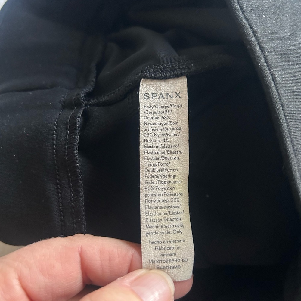 SPANX Black Leggings with Elastic Waistband, back pockets and Tapered Fit Sz L - Picture 7 of 9